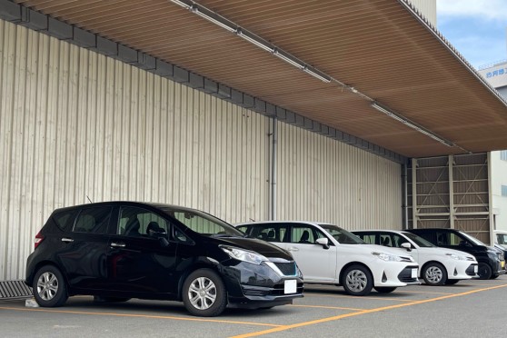 日陰に駐車するなど車のエアコン臭には予防策も重要！