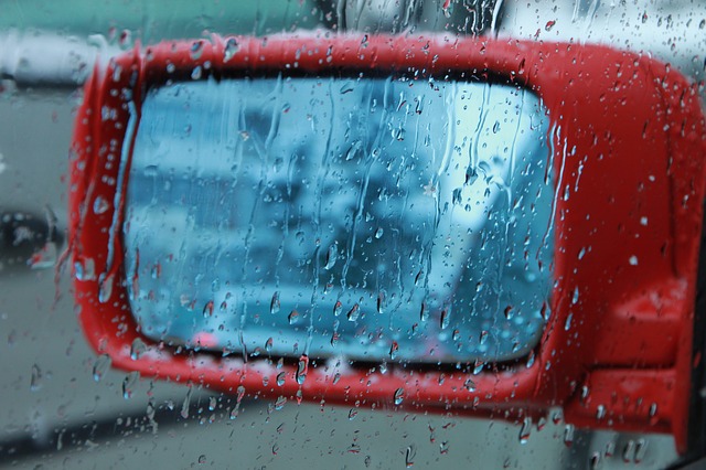 水アカの原因は粉じんと酸性雨